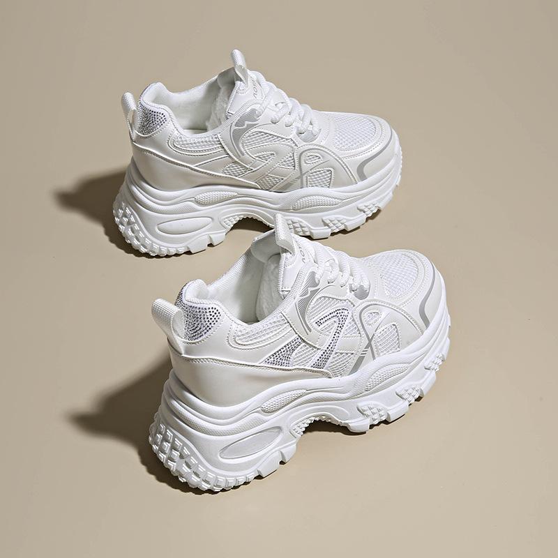 Инс корейская версия новых папиных кроссовок девушка 2025 весна и осень студенческие беговые спортивные толстая подошва увеличение роста повседневная уличная съемка