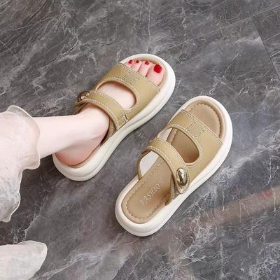 Французские сандалии на юбке женская летняя обувь 2025 новый мягкая подошва нескользящие не уставшие ноги пляжные на толстой подошве крутые шлепанцы