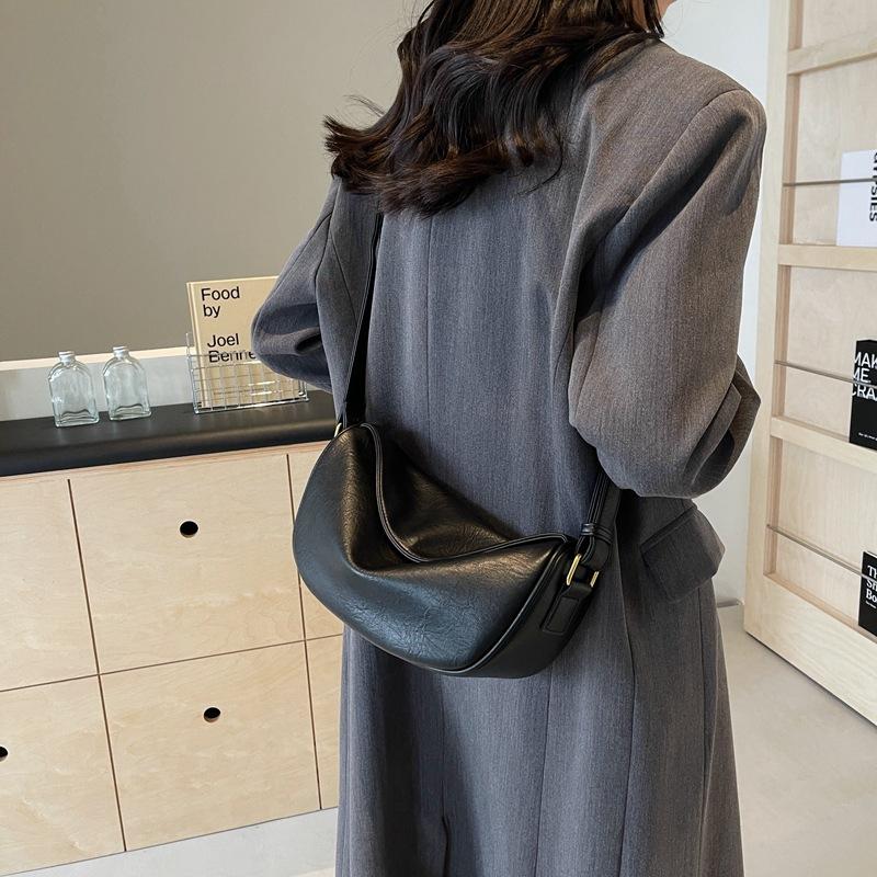 A Niche Retro Underarm Bag, A Fashionable Single-shoulder Crossbody Bag, and A Soft-faced, High-end Dumpling Bag