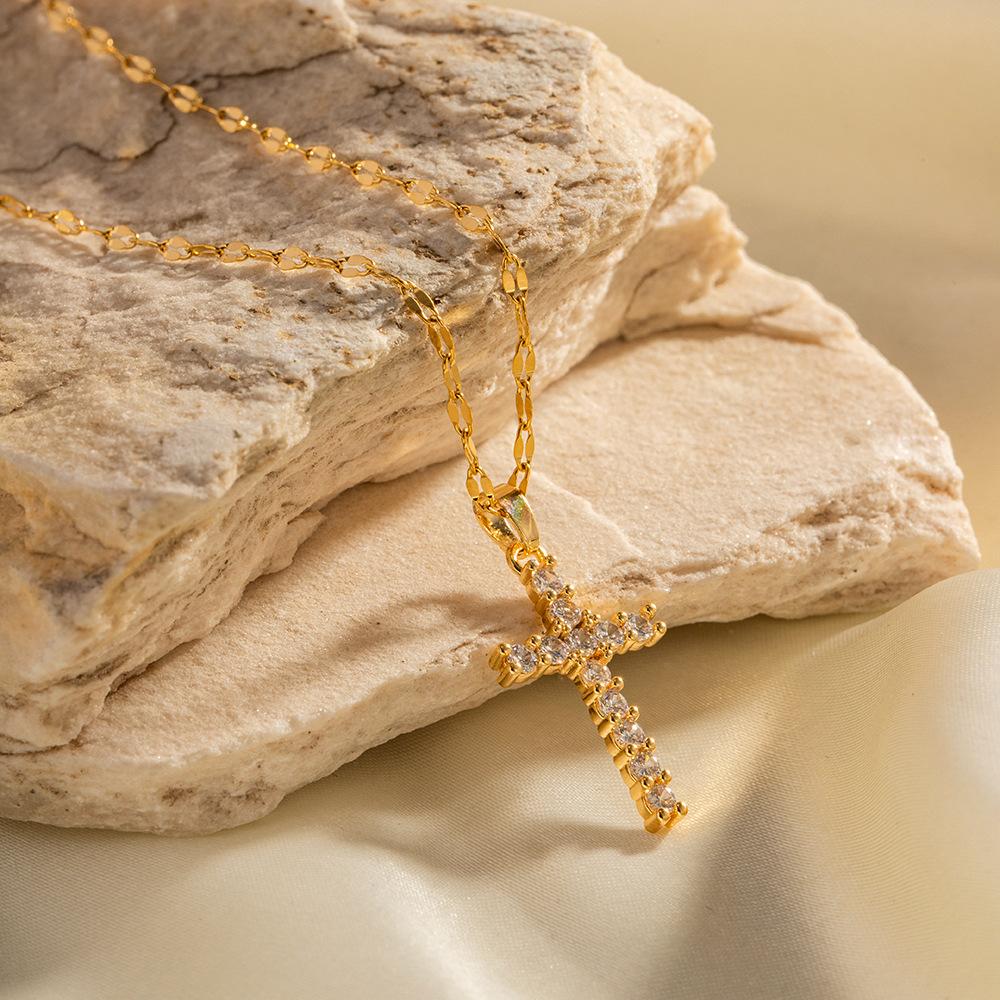Retro Stainless Steel 18K PVD Gold Plated Necklace Clear Crossed Zircon Necklace Cubic Zirconia Cross Pendant Necklaces