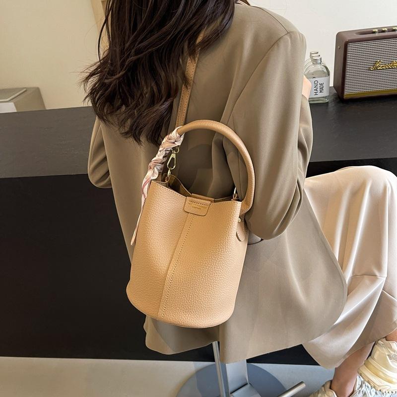 Сумка Корейская высококачественная универсальная сумка-ведро осень 2024 года, новая нишевая дизайнерская сумка-мессенджер женская сумка