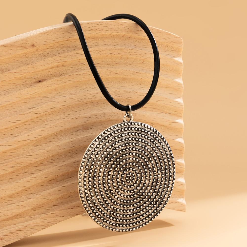 Простота ожерелье с металлической нитью Темпераментное ожерелье Новый большой круглый кулон в маске с воротником