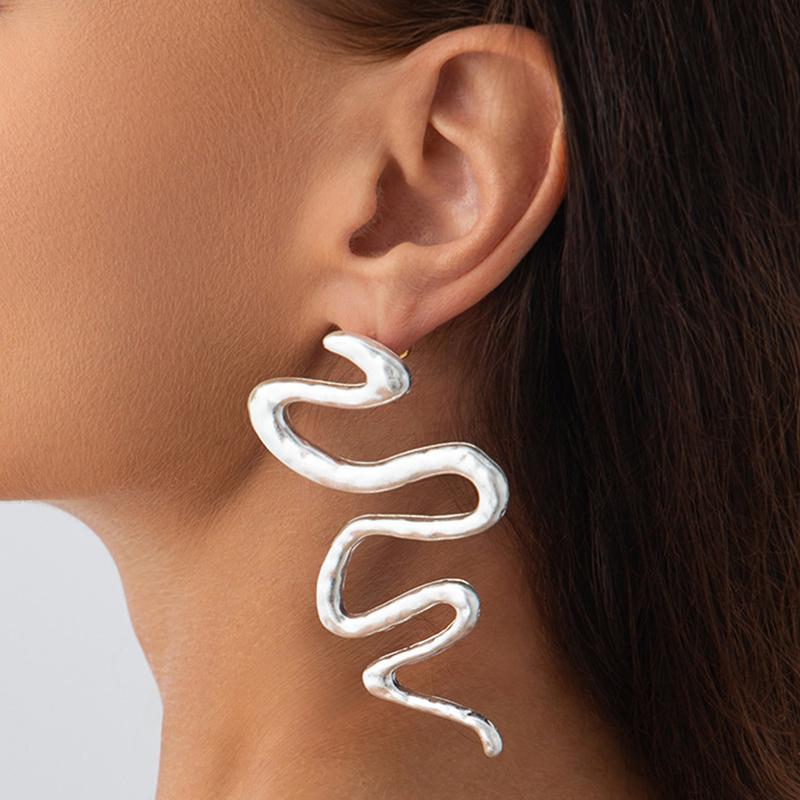 Punk Style Exaggerate Snake Drop Earrings Retro Design for Women Irregular Long Stud Earrings Spicy Girls Jewelry Accessory Gift