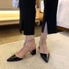 2024 Весна и осень Босоножки Баотоу женские на толстом каблуке Fairy Wind остроконечные заклепки на высоком каблуке французские полые туфли на среднем каблуке