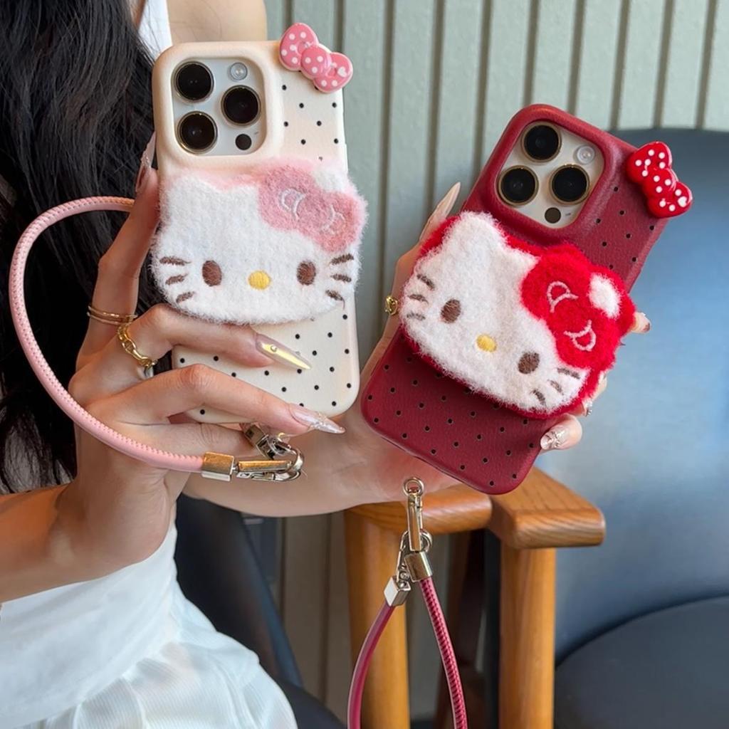 Осень и Зима Плюшевый Трехмерный Браслет Kt Подходит для Чехла для Мобильного Телефона IPhone16 Защитная Крышка Apple 15 14 Кожаный Узор Мягкий