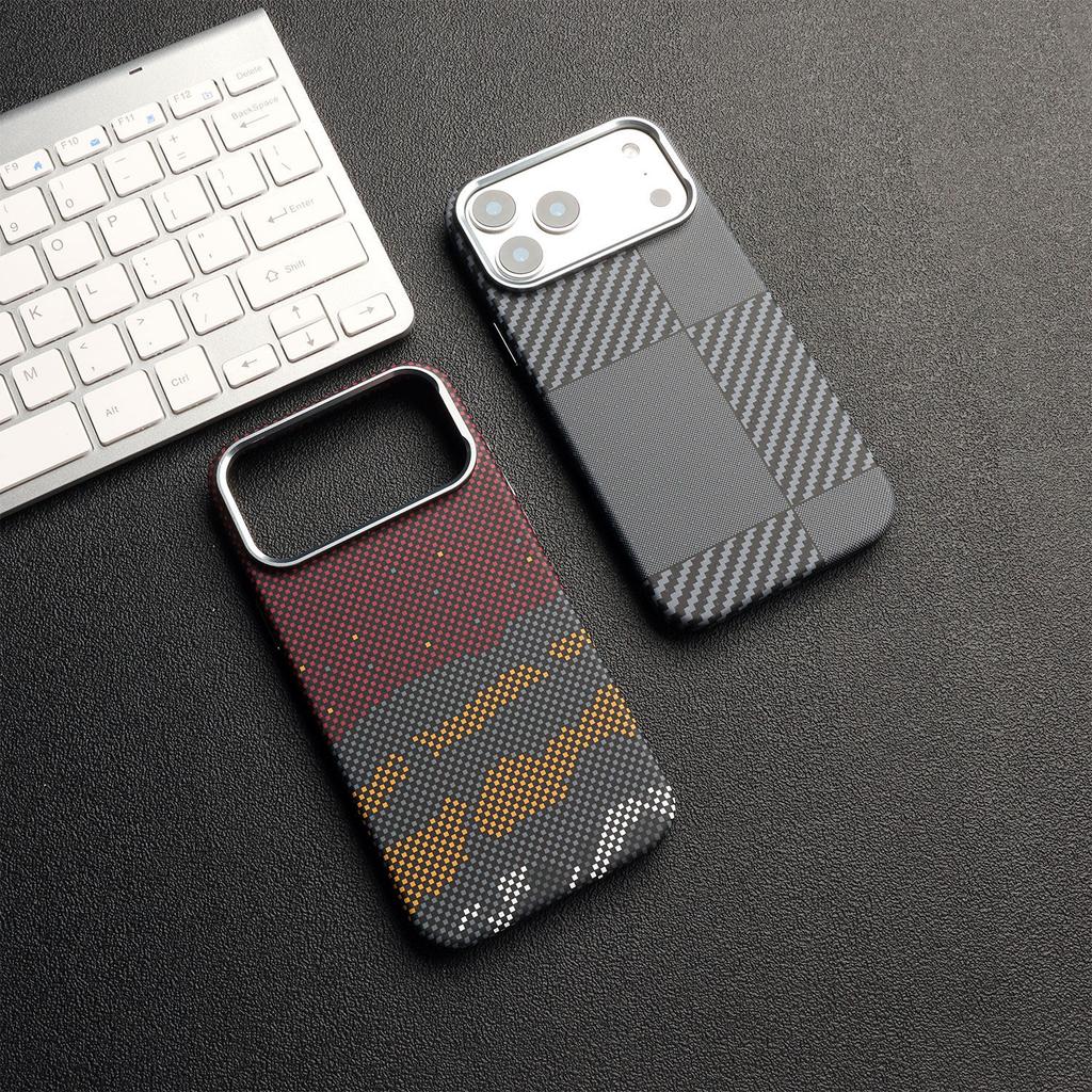 Роскошный Магнитный Чехол с Рельефным Узором под Углеволокно Для iPhone 17 16 15 14 13 Pro Max Для Зарядки Magsafe Сплавленная Линза Противоударная Крышка