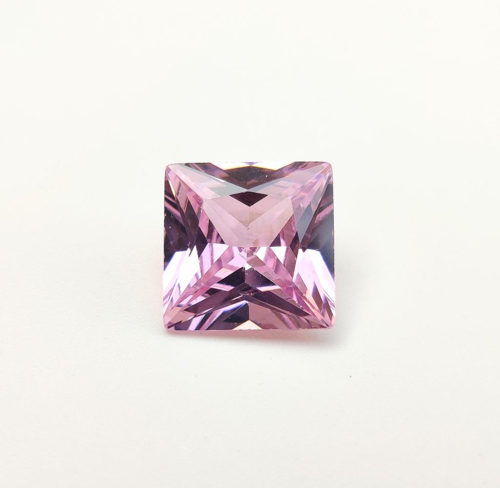 Циркон квадратной формы натурального розового цвета огранки «Принцесса», лот из циркона квадратной формы.