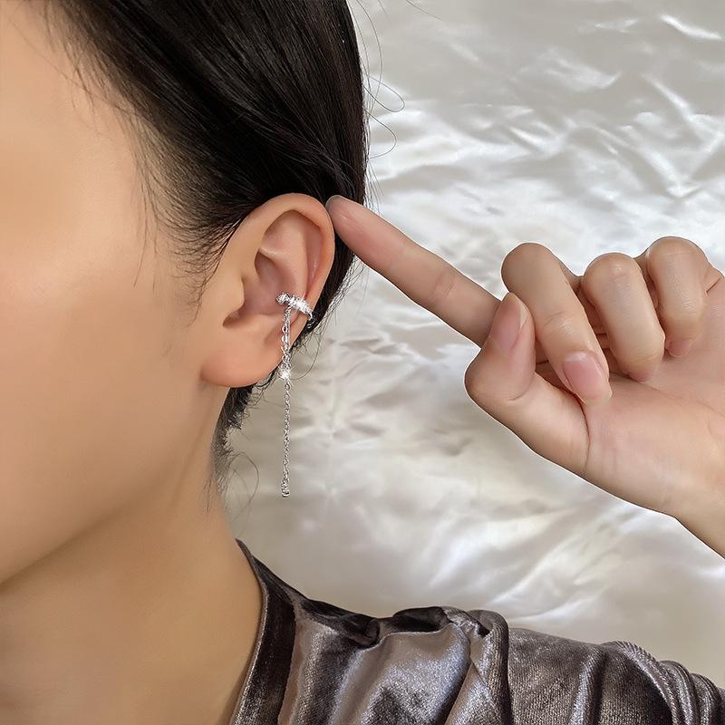 Длинные инкрустированные бриллиантами бахромчатые серьги-клипсы, безболезненные и проколотые серьги, ежедневные клипсы-косточки для ушей Flow, модные и изысканные, подчеркивающие тонкое лицо