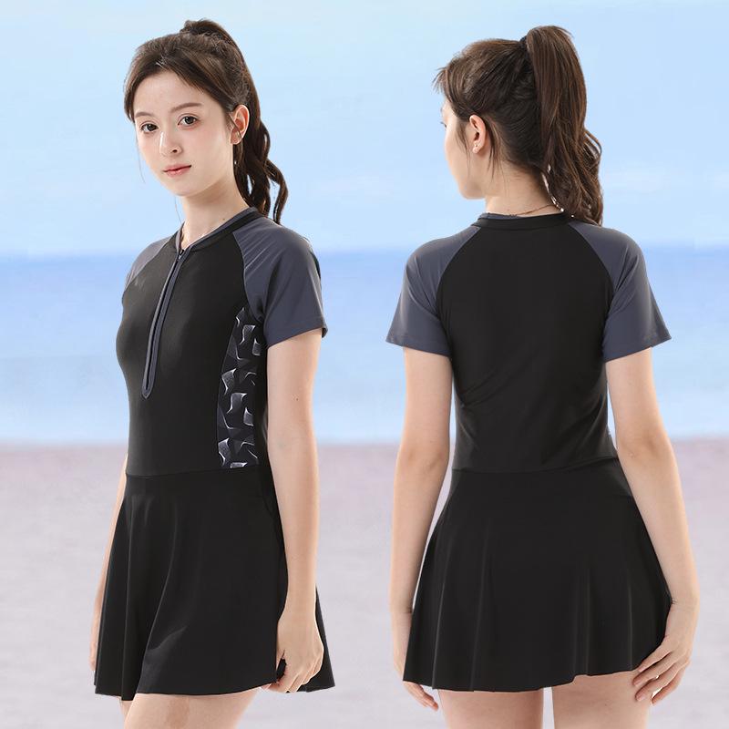 2025 Новый консервативный слитный купальник больших размеров для женщин, обеспечивающий привлекательную посадку