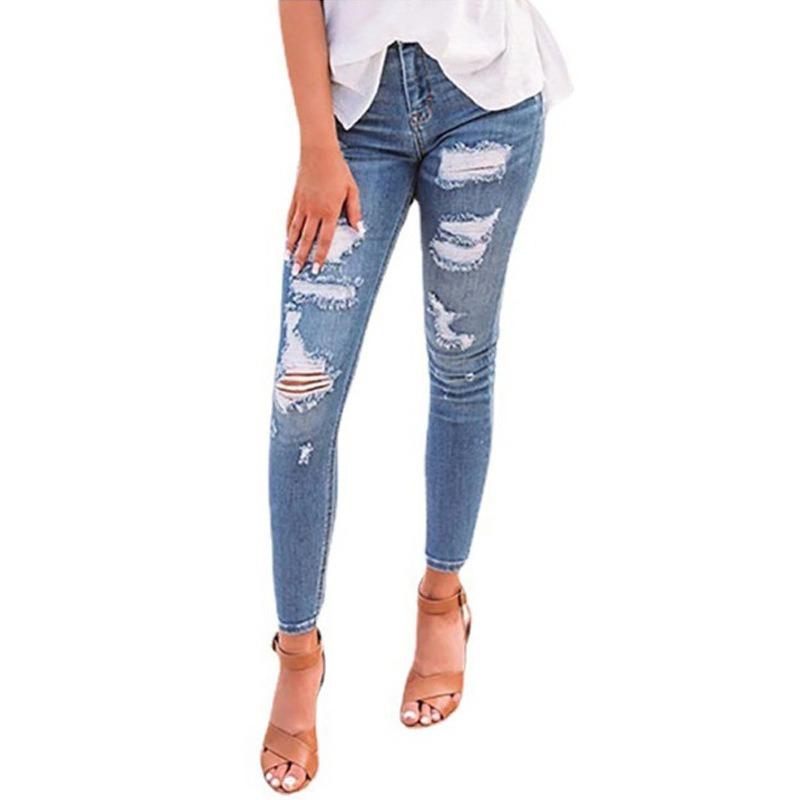 Узкие джинсы с высокой талией и рваными краями