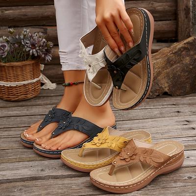 Модные женские тапочки 2025 Новые летние модные тапочки с перемычкой для пальца Женские сандалии на платформе с цветами Мягкие повседневные шлепанцы Слайды Женские