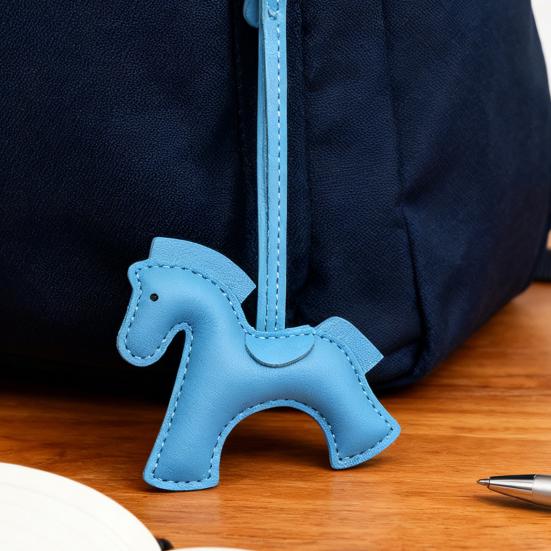 Украшение для автомобиля Шарм в виде лошади из искусственной кожи Маленький изящный брелок Аксессуары для интерьера автомобиля, кошелька, рюкзака