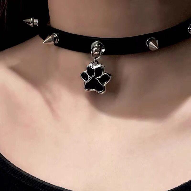 Hip Hop Black Leather Rivets Cat Claw Necklace for Women Dark Spicy Girls Chokers Trend Cool Gothic Fashion Jewelry Accessories