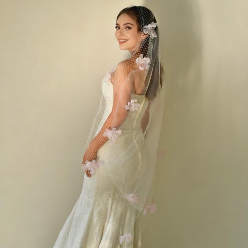 Classic White Fingertip Length Wedding Veils Easy To Secure Polyester Flower Hair Accessory For Bride