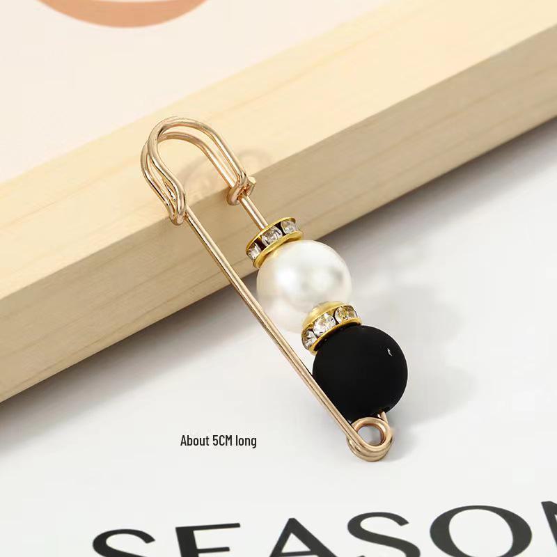 Стильная булавка для пояса с декоративными бусинами для женщин - Надежно фиксирует одежду и предотвращает оголение