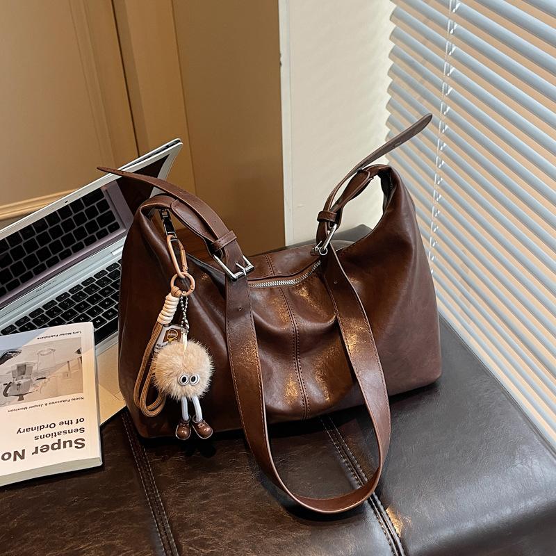 Ретро сумка женская большой вместимости 2025 новая осень и зима универсальная повседневная на плечо сумка-мессенджер сумка-тоут для поездок на работу