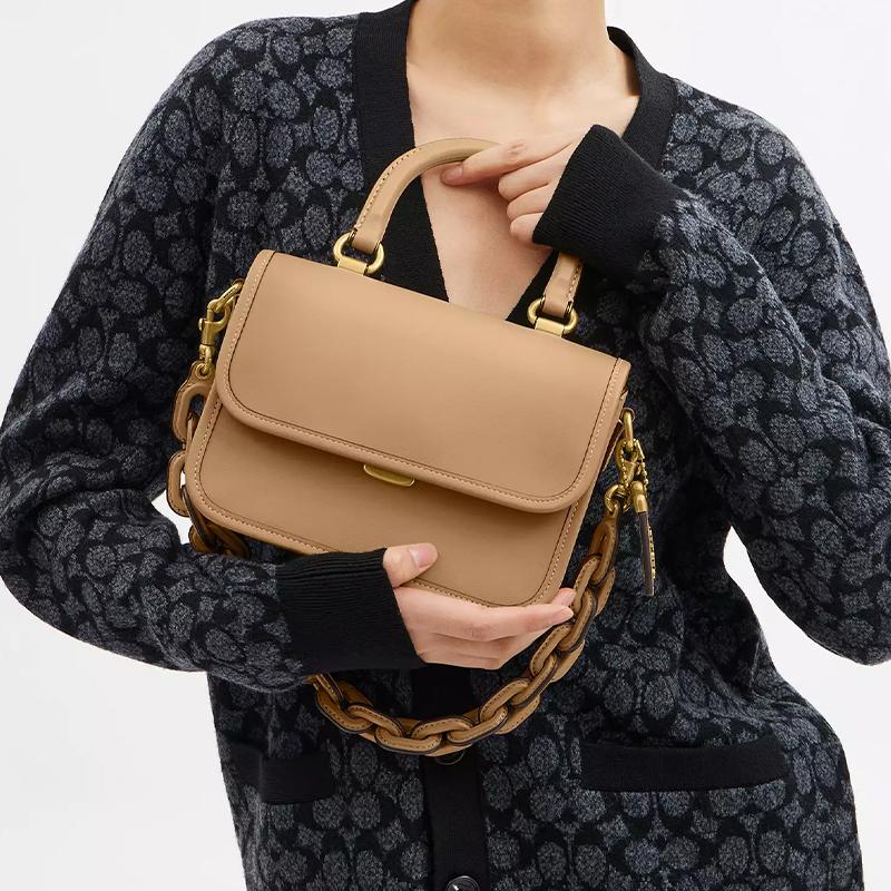 Coach Rogue 22 Однотонная Ручная Сумка-Тоут Через Плечо Съемный Плечевой Ремень Кожа, Выделанная В Ручную Латунь Бежевый CP135-B4T2