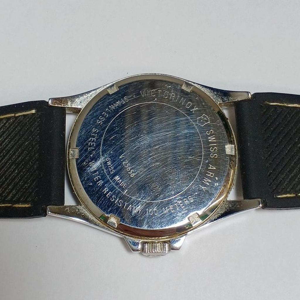 Б/у Кварцевые аналоговые часы VICTORINOX V.25656