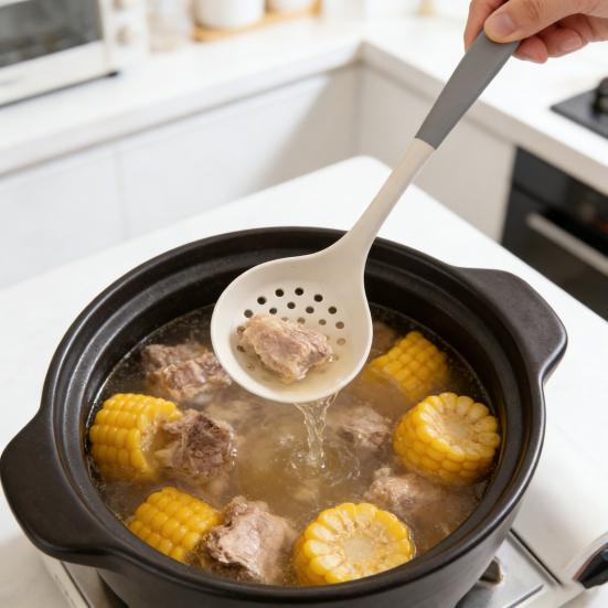 Термостойкая кухонная ложка с нескользящей ручкой из пищевого силикона, защищающая от царапин посуду, лопатка, суповая ложка, дуршлаг