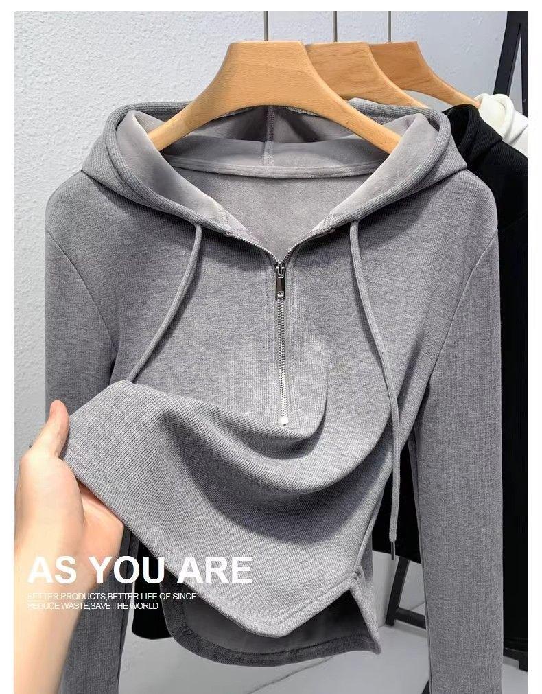 Женская базовая рубашка с капюшоном, приталенного кроя, на флисовой подкладке из серебристой лисы, с молнией до середины груди, для осени/зимы 2025