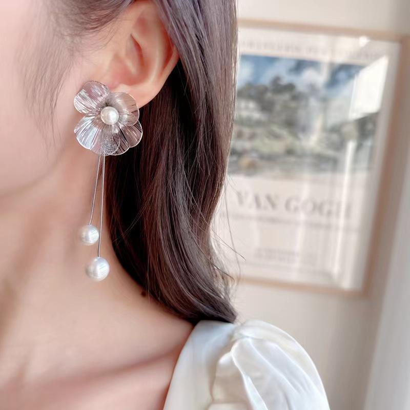 Изысканные серьги с длинными кисточками из металлического жемчуга, уникальные висячие серьги с нерегулярным цветком для женщин, женские свадебные украшения