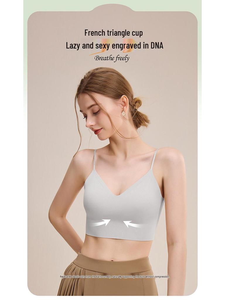 Женская осенне-зимняя майка на тонких бретелях со встроенным бюстгальтером и вкладышами