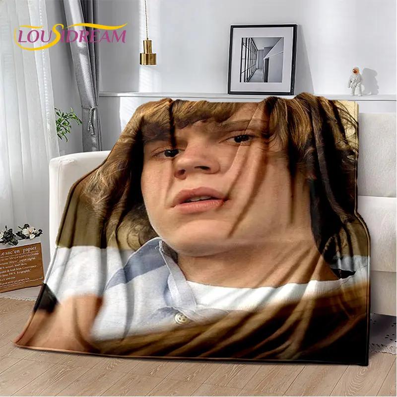 Cute Evan Peters Movie TV Actor Soft Plush Blanket,Flannel Blanket Throw Blanket for Living Room Bedroom Bed Sofa Picnic Cover