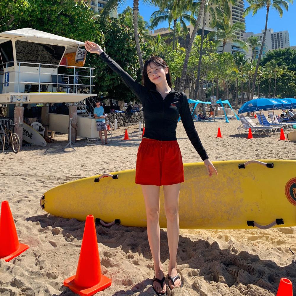 Korean version of women's split swimsuit women's long-sleeved conservative flat-angle sunscreen sports ins new swimsuit