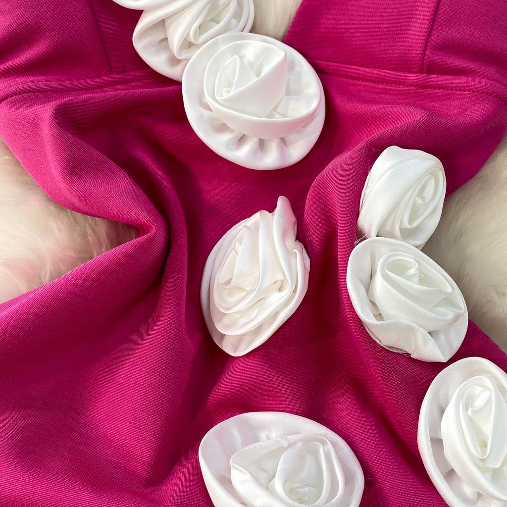 Французский темперамент Трехмерный цветок V-образный вырез Накладка на грудь Платье Женское Летнее Новое Приталенное и облегающее бедра платье с разрезом