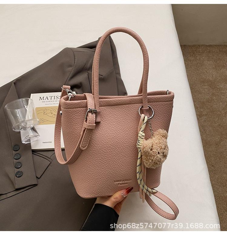 Korean Version of Retro Bucket Bag Women's 2025 New Fashion Lychee Pattern Vegetable Basket Bag Niche Commuter Shoulder Messenger Bag