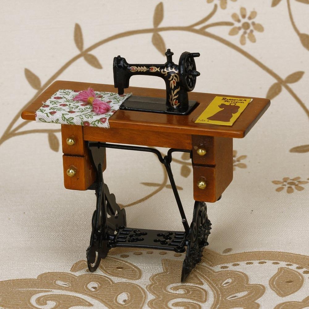 1 Pcs Miniature Sewing Machine with Cloth for 1/12 Scale Dollhouse Decoratio