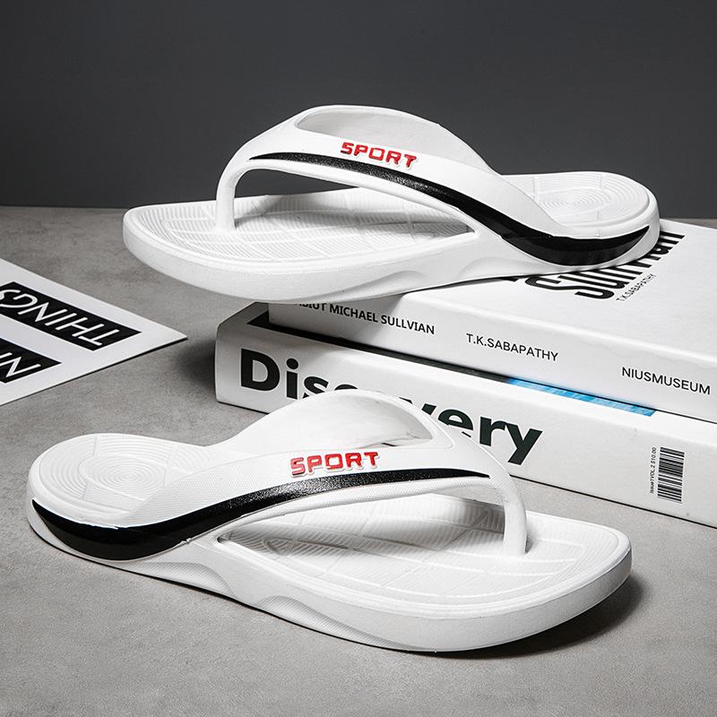 Шлепанцы мужские летние трендовые модные мужские верхние туфли с клипсами для ног новые нескользящие и износостойкие пляжные классные тапочки