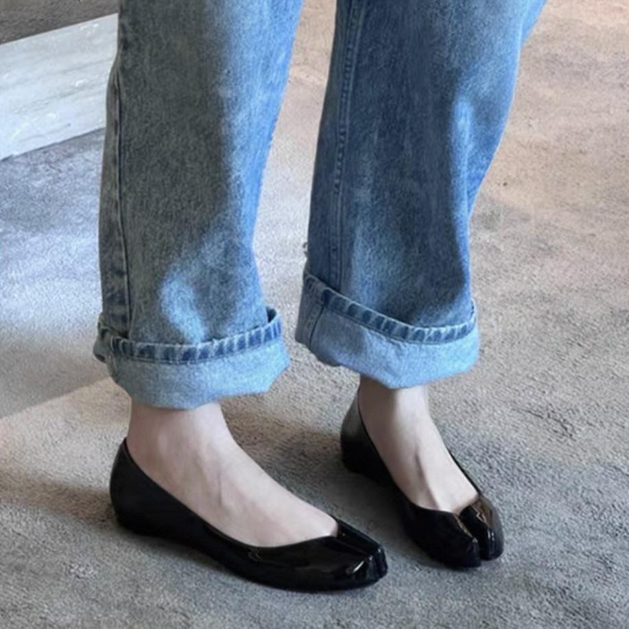 Версия из овчины~ Весенние ретро туфли на плоской подошве с раздвоенным носком, женские новые туфли из свиной кожи, подковы, неглубокое горло, балетки с одной педалью