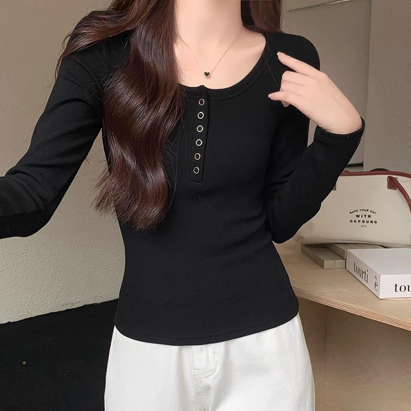 Белая футболка с полуоткрытым воротником, застегивающаяся на пуговицы, с длинными рукавами для женщин, осенний дизайн, нишевая модель, внутренний слой без талии, нижняя часть рубашки сверху