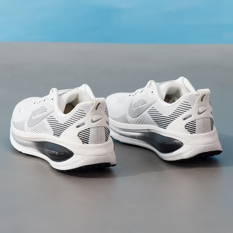 Nike Мужские беговые кроссовки Vomero II7189