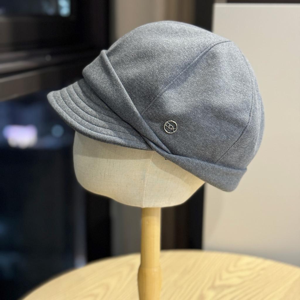 Новый стиль шерстяная кепка с утиным козырьком для женщин Модная и универсальная шляпа художника для путешествий на открытом воздухе Маленький ветрозащитный и теплый берет, подчеркивающий лицо