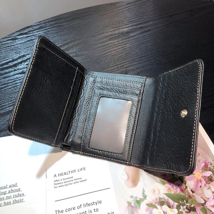 Компактный женский кошелек из коровьей кожи с несколькими отделениями для карт — стильный, вместительный и универсальный