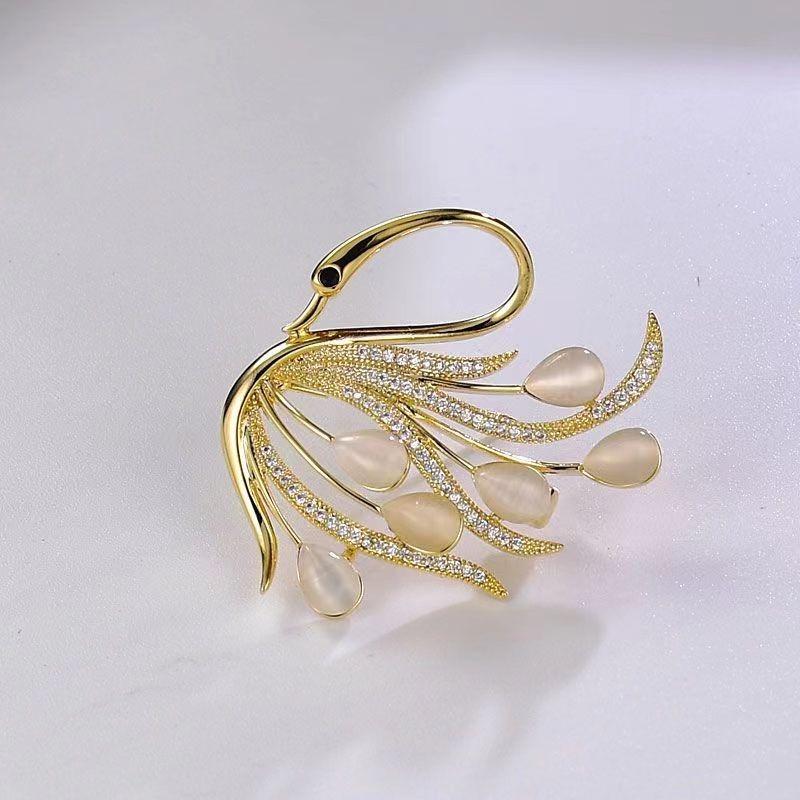 Brooch High-End Sense Niche High-End Women'S Silk Scarf Buckle Alloy Corsage Small Fragrant Wind Pearl Rhinestone High-End