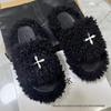 2024 Высококачественные меховые тапочки SMF-K: Кожаные и бархатные туфли на толстой подошве с крестообразным дизайном, черные/серые