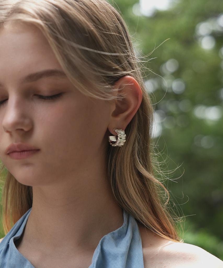 Reindeer Murmur Earring 01
