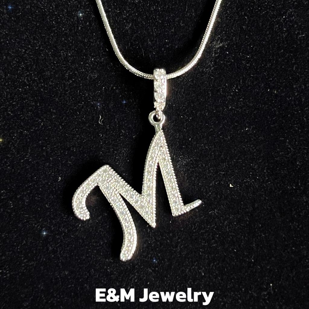 Королевский двор - Ожерелье в стиле «Дрянные девчонки» - Набор подвесок: Крест, Корона и Римская цифра, полностью покрытых цирконием - Роскошный позолоченный медный чокер для женщин