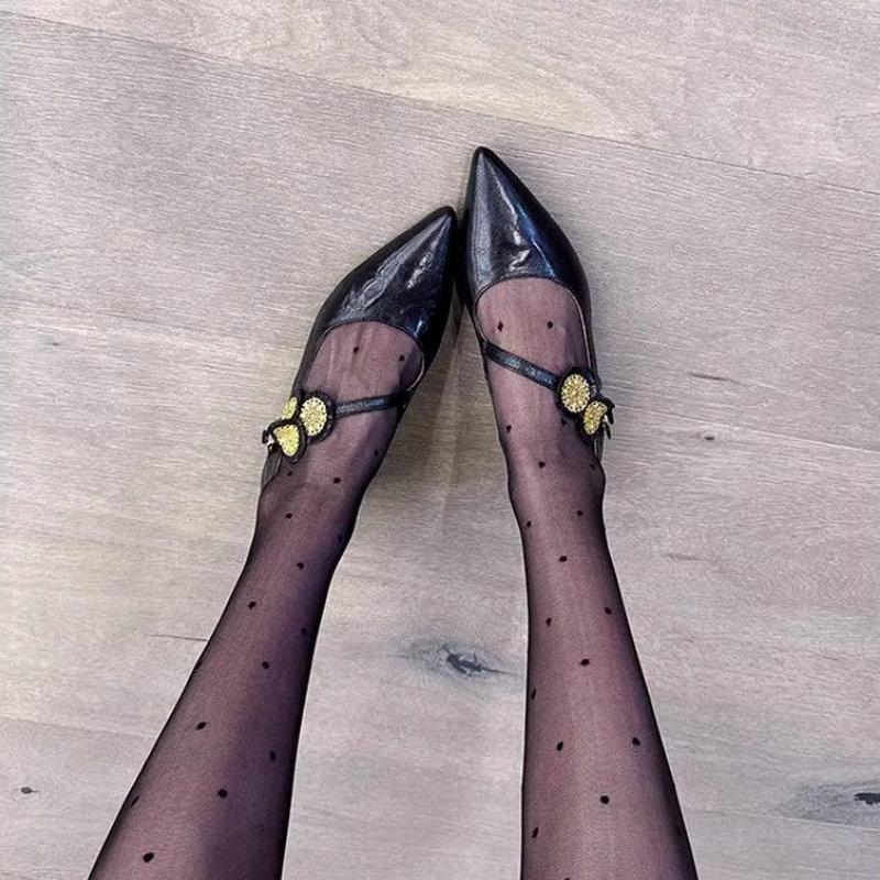 Модная женская обувь на плоской подошве 2025 Весна Осень Французская мода Новые лоферы с острым носком Женская обувь класса люкс