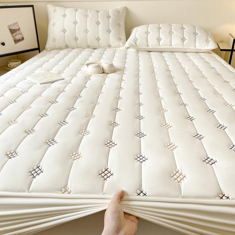 High Quality Mattress Protector - Antibacterial Mattress Cover, Hypoallergenic Skin-Safe Noiseless Fitted Sheet, No Pillowcase