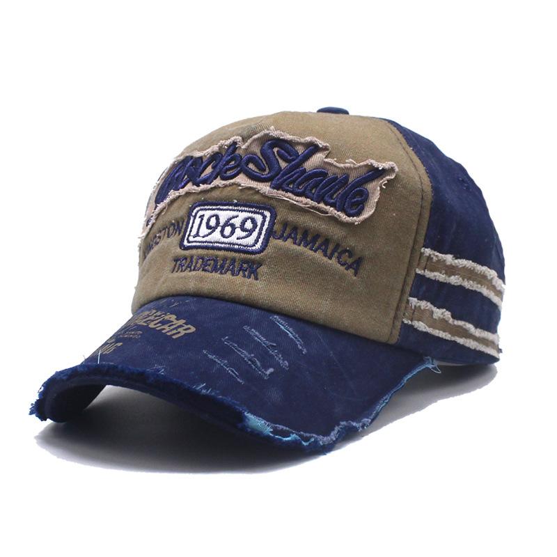 A fashionable old broken edge baseball cap edged visor couple hat