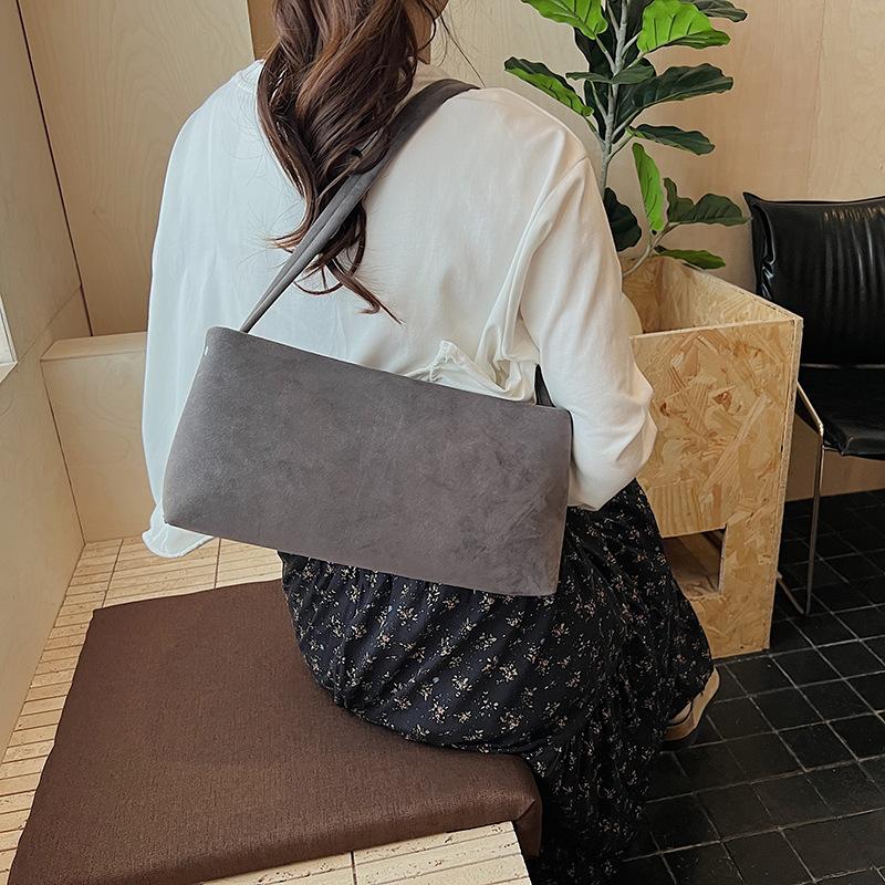 Сумка подмышку женская осенне-зимняя универсальная 2025 новый модный нишевый дизайн сумка на плечо/кроссбоди высококлассная сумка-багет