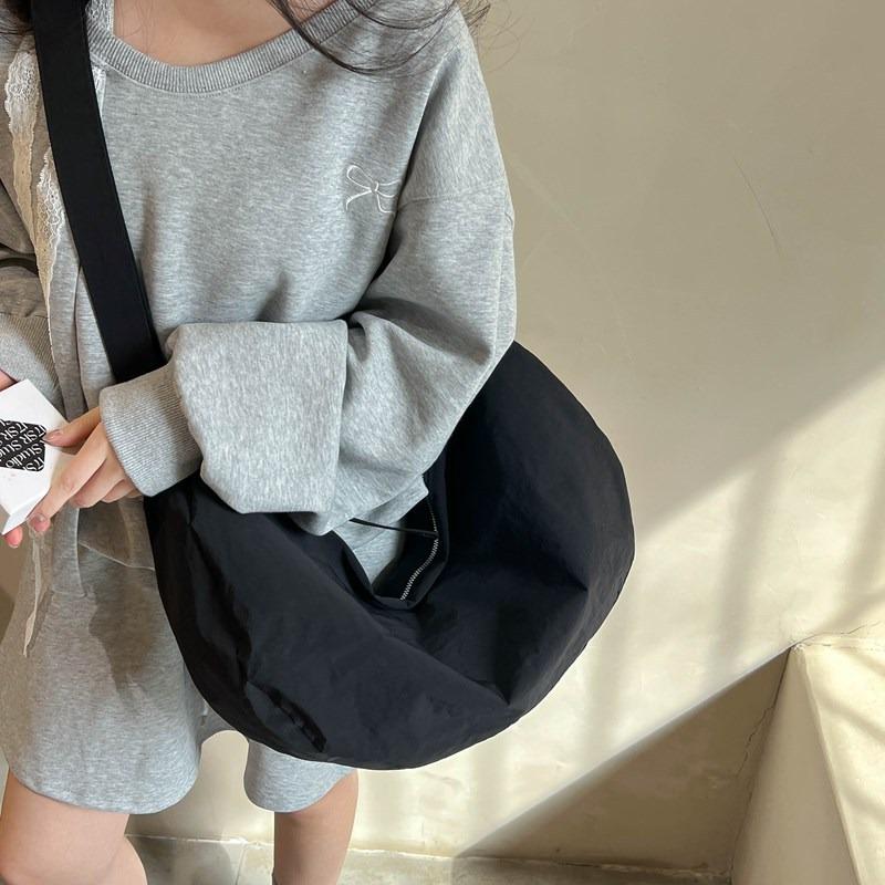 Нейлоновая сумка через плечо женская новая простая и универсальная высококлассная сумка-пельмень большой вместимости спортивная сумка-мессенджер