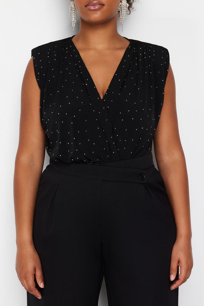 Женское трикотажное боди больших размеров с отделкой черными камнями