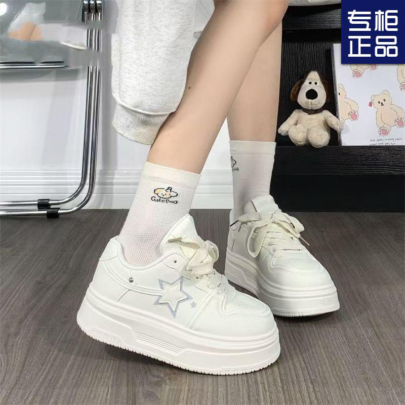 2025 новые универсальные популярные маленькие белые туфли весенне-осенняя обувь женская юбка звезды легкие и удобные студенческие туфли