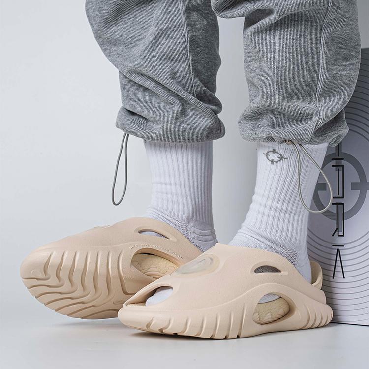 Rigoror Сандалии-слайды EVA с полыми отверстиями, бесшумные, мужские, цвет соломенно-каменный Z123260506-7