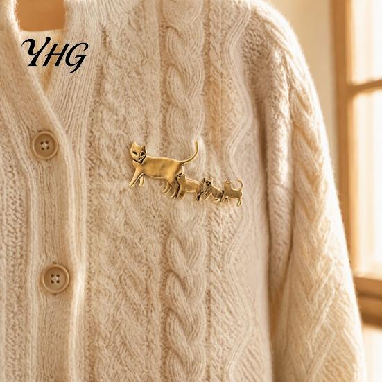 Daily Wear Brooch Cat Family Pin, Golden Silver Plated Alloy Kitten Lapel Tone Pin Animal Shape Badge Jewelry for Clothing Bags Hats Mini